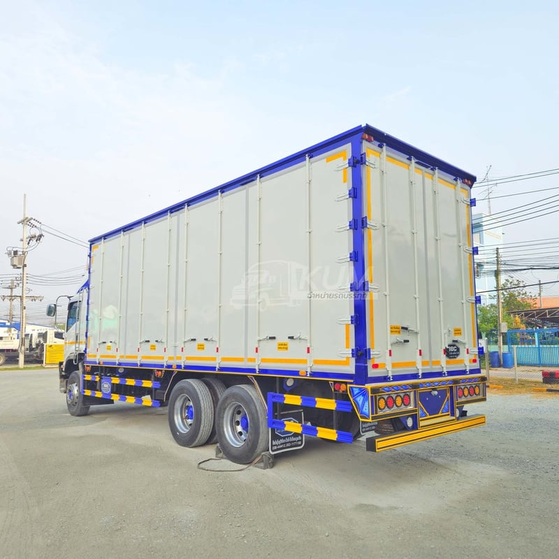 สิบล้อตู้ ISUZU FVM 240 แรง ปี 2560 (2720)