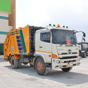หกล้อบรรทุกขยะ HINO FG8J 240 แรง ปี 2566 (4039)