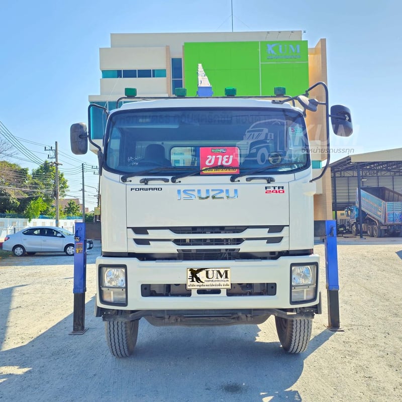 หกล้อดั้มพ์ติดเครน ISUZU FTR 240 แรง ปี 2566 (3266) หกล้อดั้มพ์ติดเครน ISUZU FTR 240 แรง ปี 2566 (3266)
