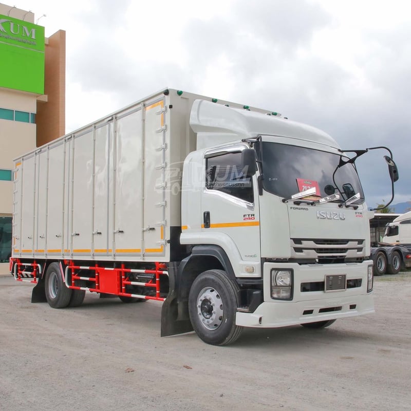 หกล้อตู้สิบบาน ISUZU FTR 240 แรง ปี 2561 (0510) หกล้อตู้สิบบาน ISUZU FTR 240 แรง ปี 2561 (0510)