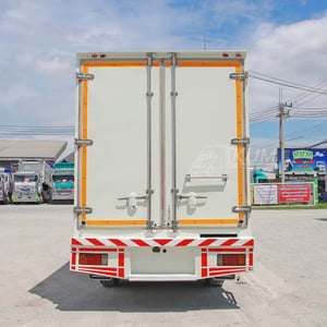 **ราคาตัด** สี่ล้อตู้เย็น ISUZU NLR 130 แรง ปี 2562 (5503) **ราคาตัด** สี่ล้อตู้เย็น ISUZU NLR 130 แรง ปี 2562 (5503)