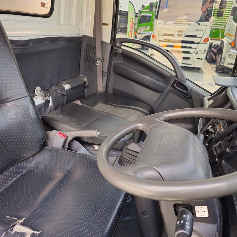 สี่ล้อตู้ลิฟท์ท้าย ISUZU NLR 130 แรง ปี 2564 (3578)