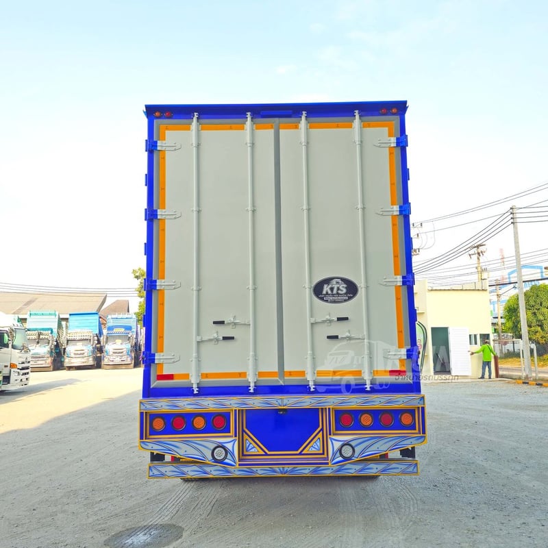 สิบล้อตู้ ISUZU FVM 240 แรง ปี 61 ตู้บิ้วใหม่ (1517) สิบล้อตู้ ISUZU FVM 240 แรง ปี 61 ตู้บิ้วใหม่ (1517)