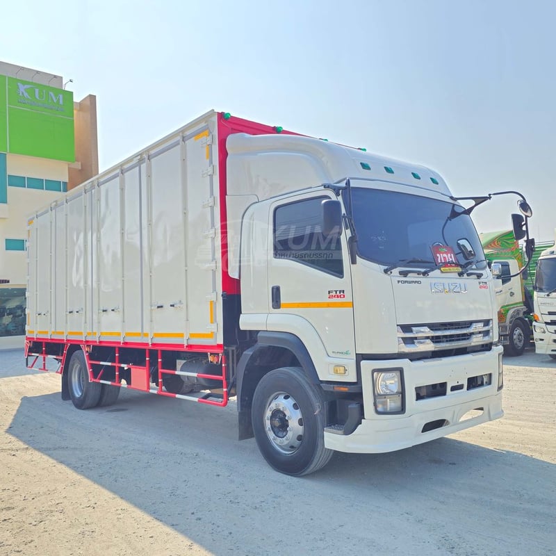 หกล้อตู้สิบบาน ISUZU FTR 240 แรง ปี 2564 (3567)