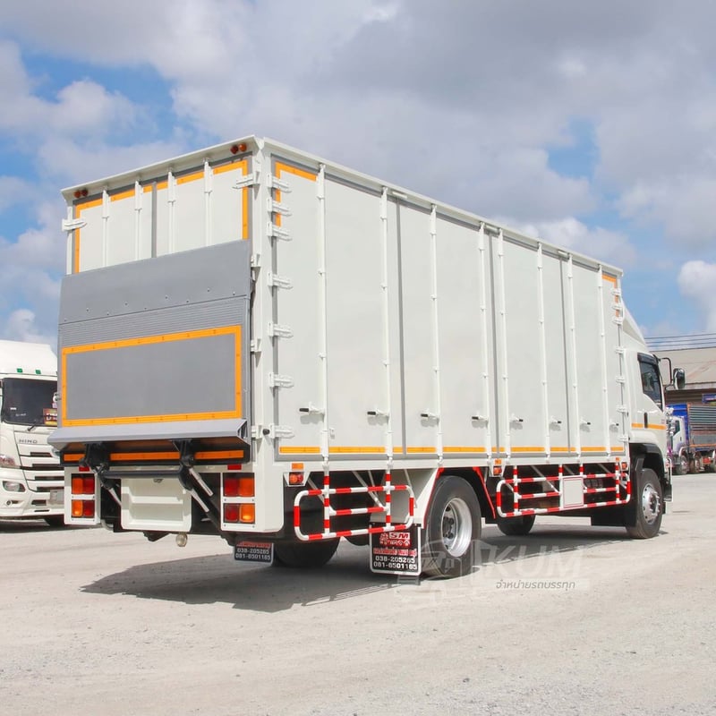 หกล้อตู้สิบบาน ISUZU FTR 240 แรง ปี 2565 (2375) หกล้อตู้สิบบาน ISUZU FTR 240 แรง ปี 2565 (2375)