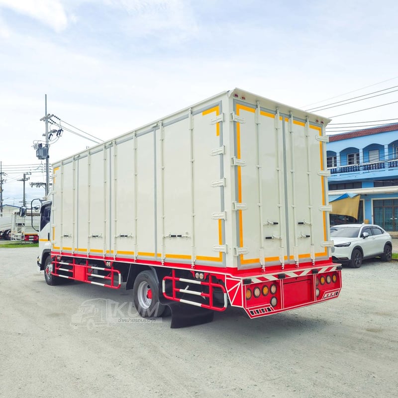 หกล้อตู้สิบบาน ISUZU FRR 190 แรง ปี 2556 (0034) หกล้อตู้สิบบาน ISUZU FRR 190 แรง ปี 2556 (0034)