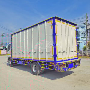หกล้อตู้สิบบาน ISUZU FRR 210 แรง ปี 2566 (8215)