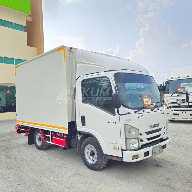 สี่ล้อตู้ ISUZU NLR 104 แรง ปี 2563 (2632)