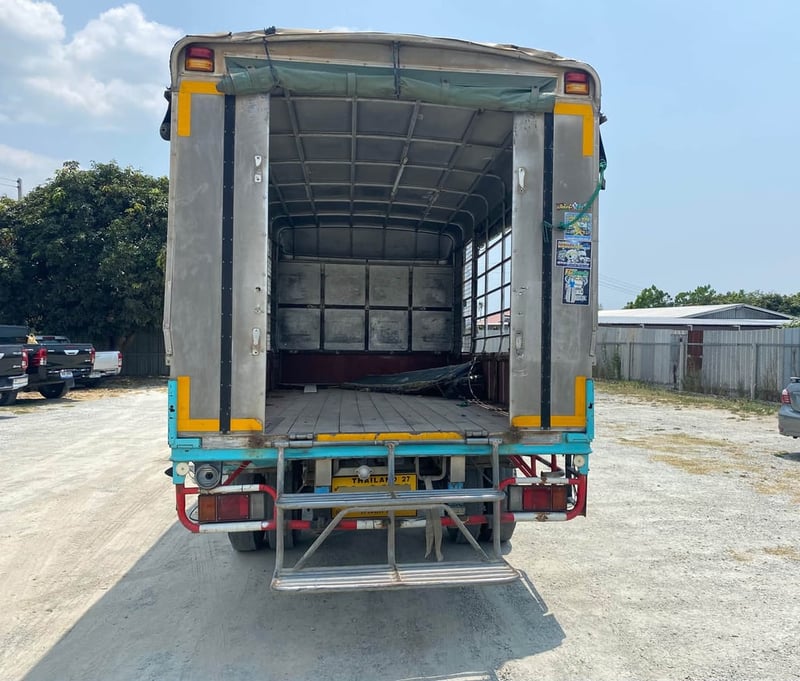 รถหกล้อโดยสารอยู่  Vายตัด 690,000 บาท พร้อมใช้งาน (2872)