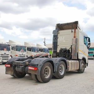 สิบล้อหัวลาก VOLVO FH 440 แรง ปี 2558 (8454)