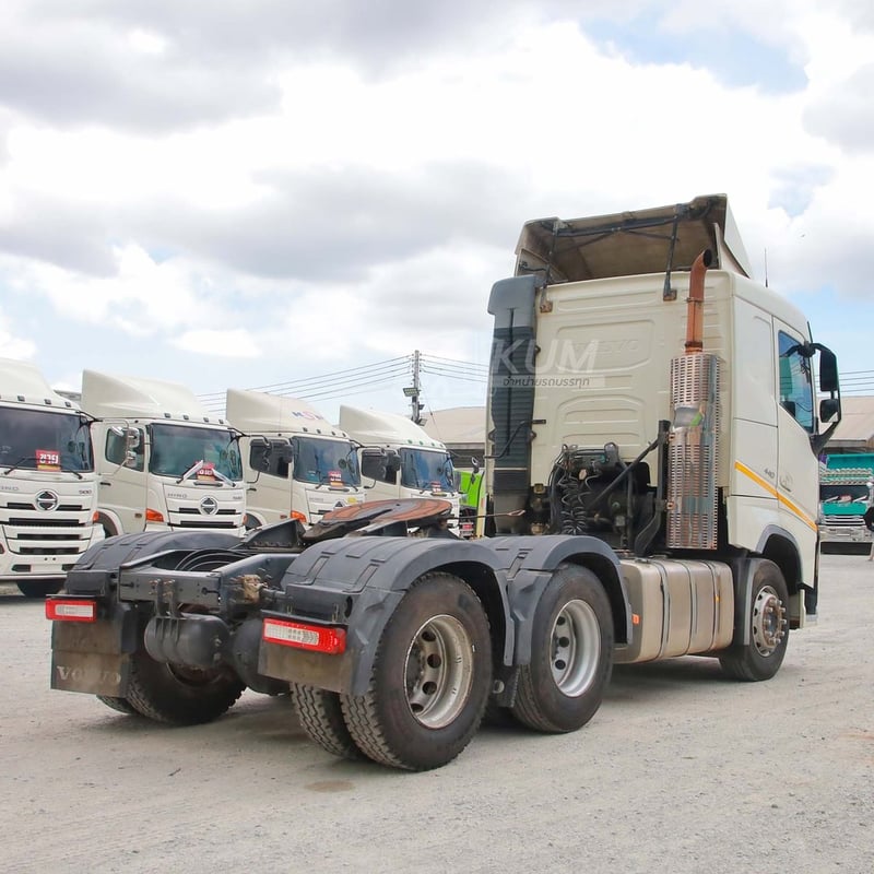 *ราคาตัด* สิบล้อหัวลาก VOLVO FH 440 แรง ปี 2558 (8454)