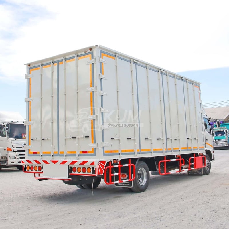 *ราคาตัด* หกล้อตู้สิบบาน HINO FC9J 175 แรง ปี 2556 (8338) *ราคาตัด* หกล้อตู้สิบบาน HINO FC9J 175 แรง ปี 2556 (8338)
