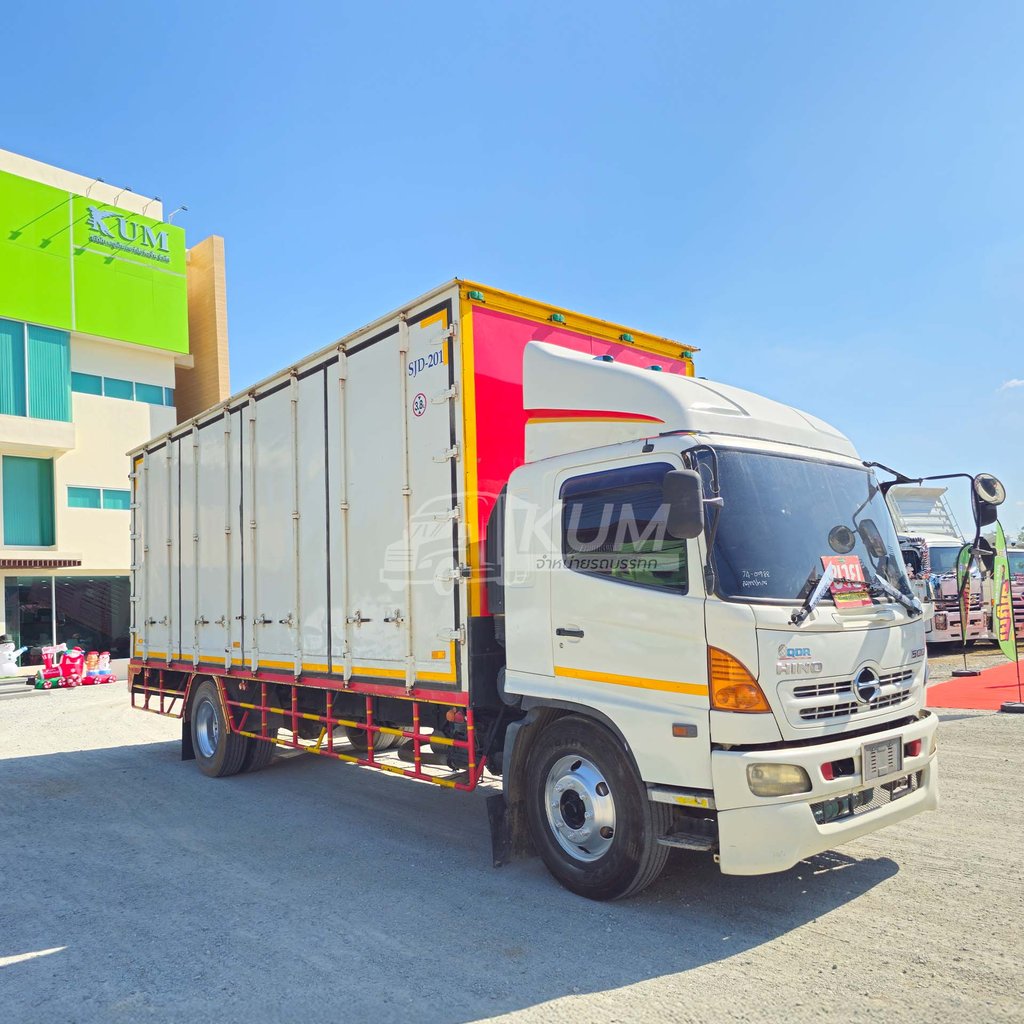 หกล้อตู้สิบบาน HINO FG8J 212 แรง ปี 2556 (0988)