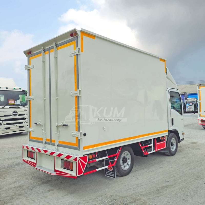 สี่ล้อตู้ ISUZU NLR 104 แรง ปี 2563 (2632)