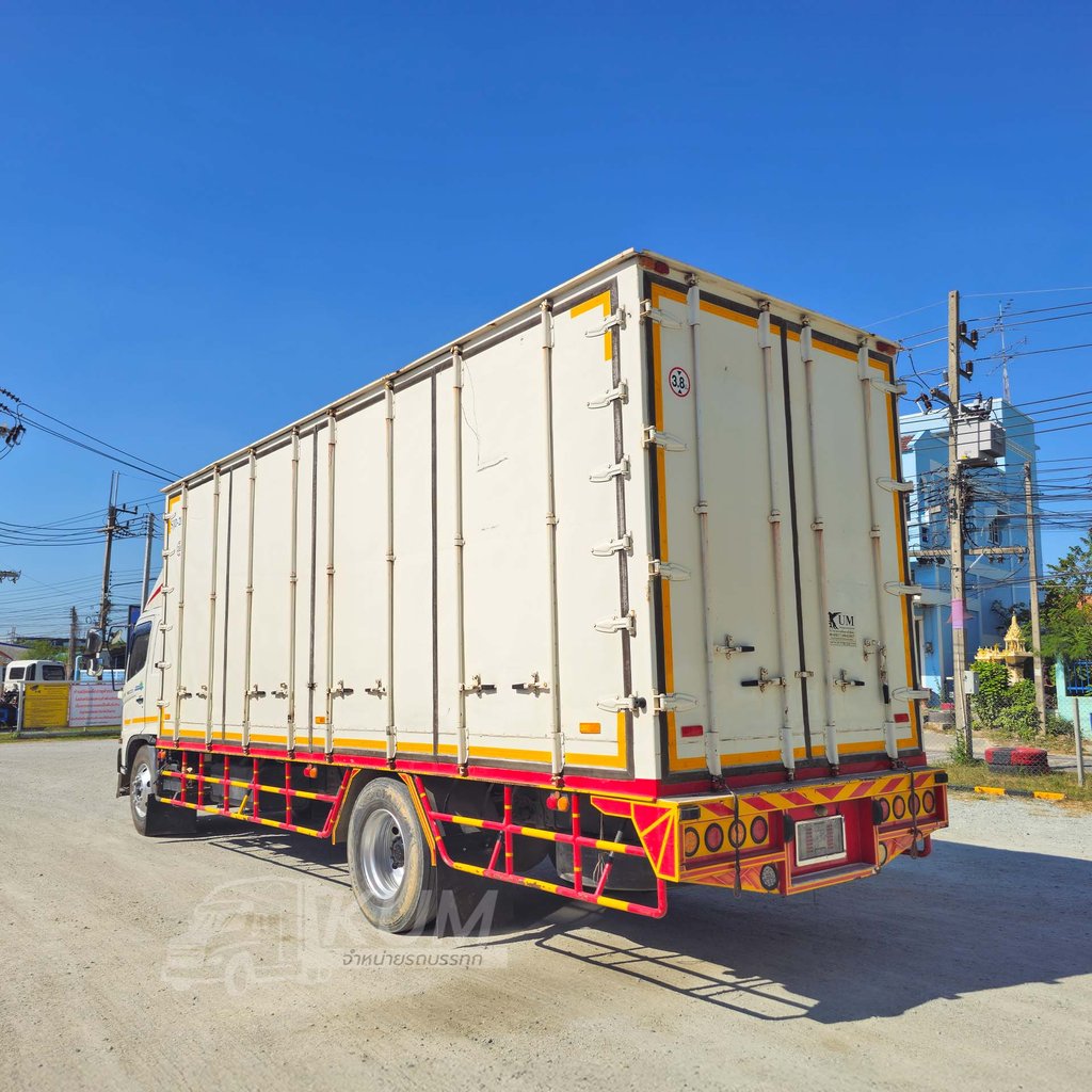 หกล้อตู้สิบบาน HINO FG8J 212 แรง ปี 2556 (0988)