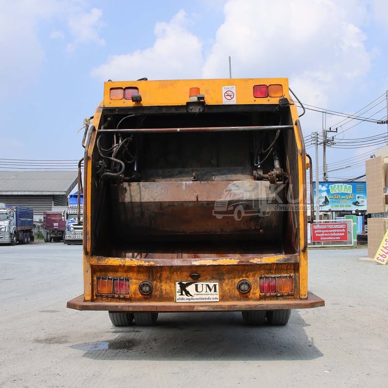 หกล้อบรรทุกขยะ HINO FG8J 240 แรง ปี 2566 (4039)