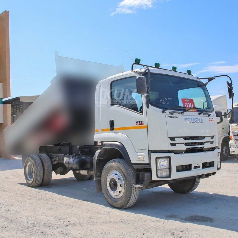 หัวคัสซี ISUZU FTR 240 แรง ปี 2566 (3266) หัวคัสซี ISUZU FTR 240 แรง ปี 2566 (3266)