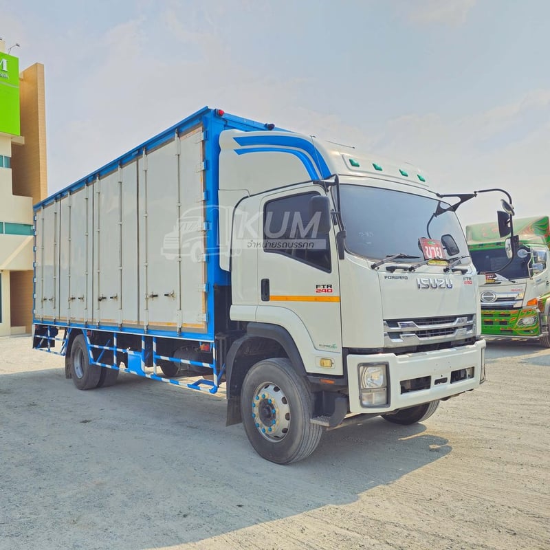 หกล้อตู้สิบบาน ISUZU FTR 240 แรง ปี 2564 (3567) หกล้อตู้สิบบาน ISUZU FTR 240 แรง ปี 2564 (3567)