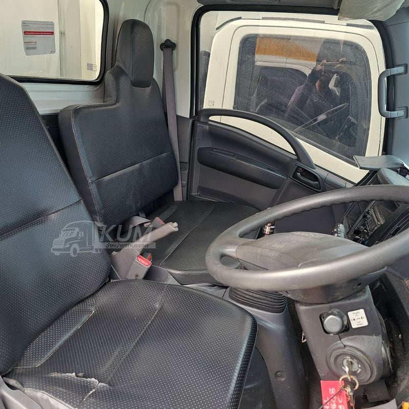 สี่ล้อตู้เย็น ISUZU NLR 130 แรง ปี 2566 (8088)