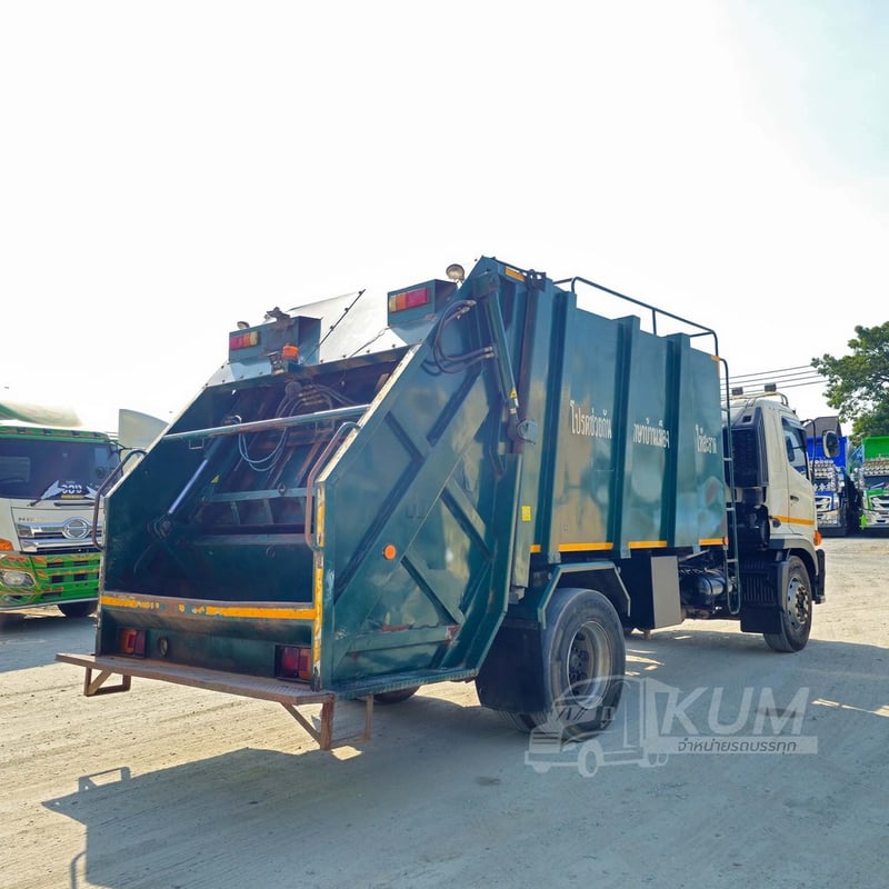 หกล้อบรรทุกขยะ HINO FG8J 240 แรง ปี 2566 (4084)
