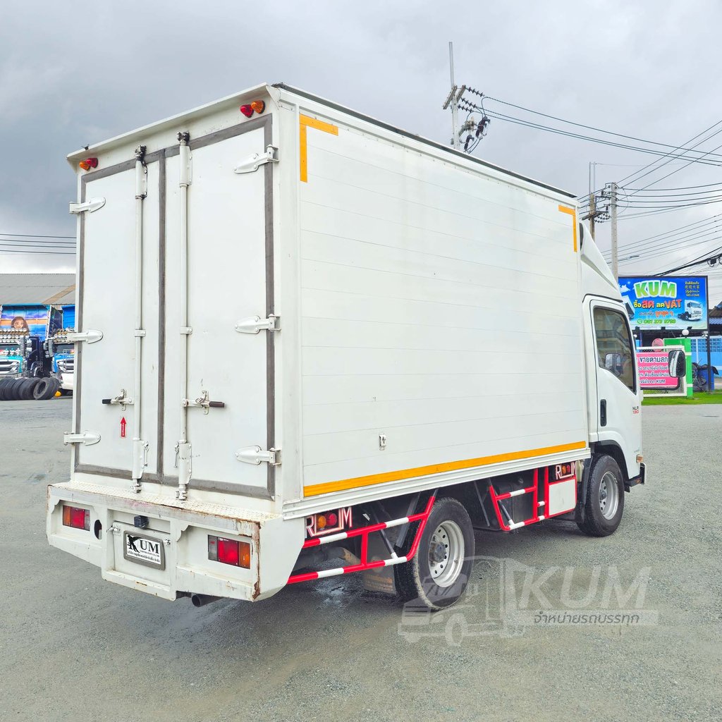 สด ลด VAT สี่ล้อตู้ ISUZU NLR 130 แรงม้า ปี 60 ราคาเบาๆ (5044)