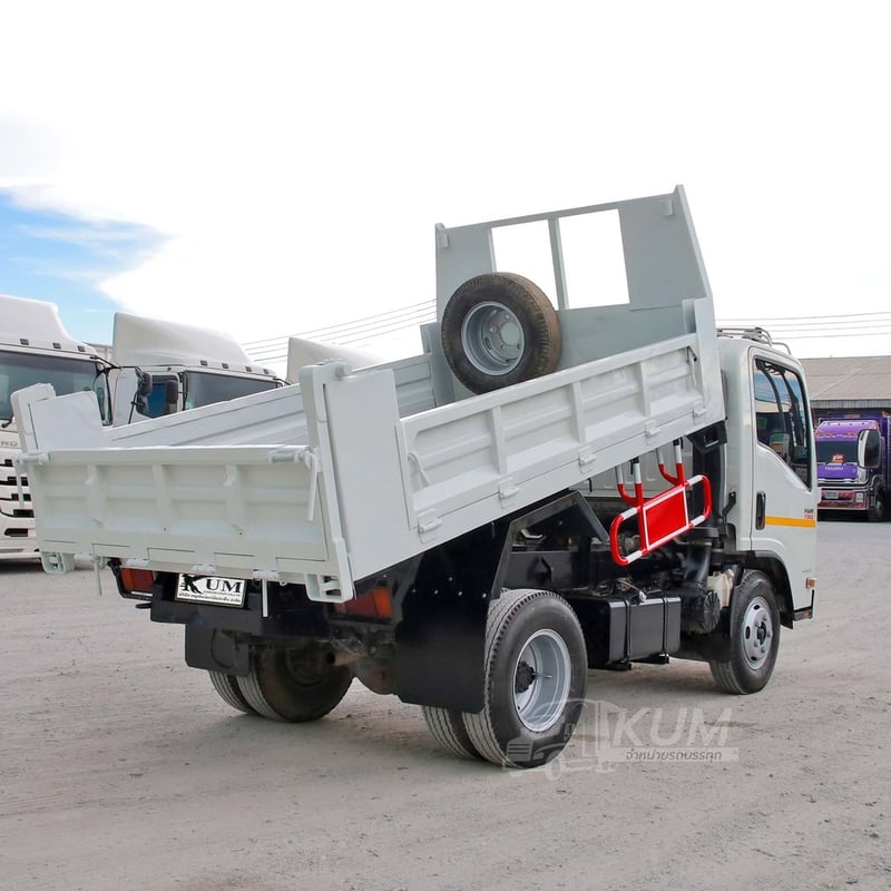 หกล้อดั้มพ์  ISUZU NMR 130 แรง ปี 2563 (2158)