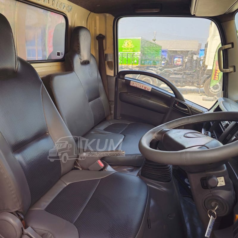 สี่ล้อคอก ISUZU NLR 130 แรง ปี 2555  (8467)