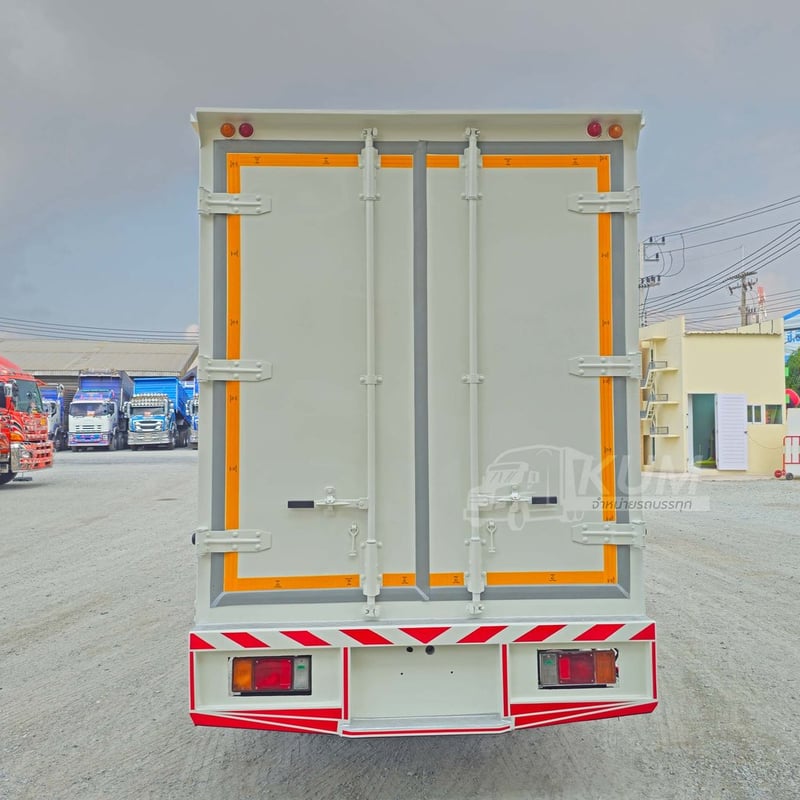 สี่ล้อตู้ ISUZU NLR 104 แรง ปี 2563 (2632)