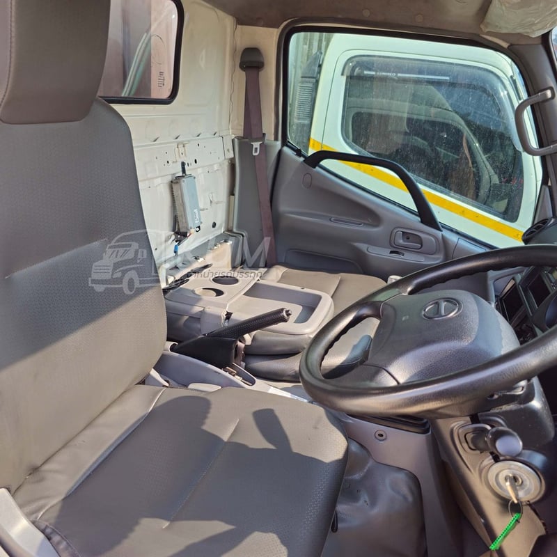 สี่ล้อตู้เย็น HINO XZU 136 แรง ปี 2567 (8556)