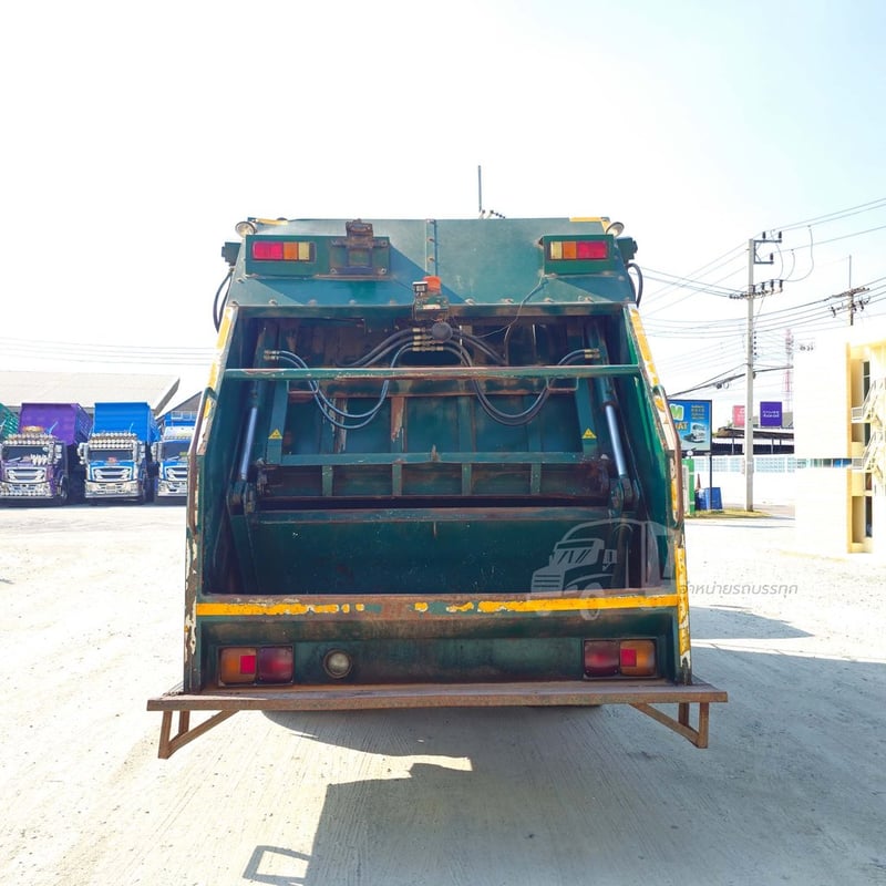 หกล้อบรรทุกขยะ HINO FG8J 240 แรง ปี 2566 (4084)