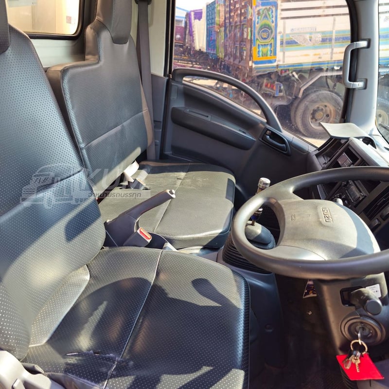 สี่ล้อตู้เย็น ISUZU NLR 130 แรง ปี 2566 (8088) สี่ล้อตู้เย็น ISUZU NLR 130 แรง ปี 2566 (8088)