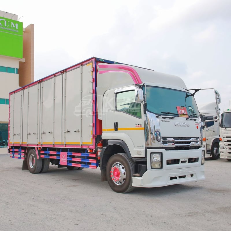 หกล้อตู้สิบบาน ISUZU FTR 240 แรง ปี 2565 (5322) หกล้อตู้สิบบาน ISUZU FTR 240 แรง ปี 2565 (5322)