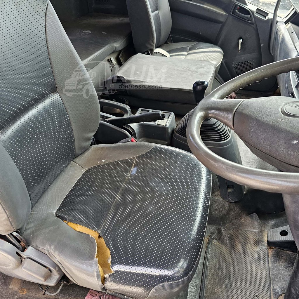 ผ่อน ลด ดอก หกล้อเครน ISUZU FTR 240 แรงม้า ปี 57 เครน UNIC  5.5 ตัน 5 ปลอก 4 ชัก  (0947)