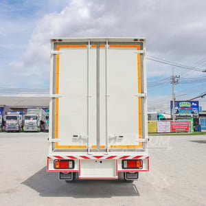 สี่ล้อตู้ ISUZU NLR 130 แรง ปี 2565 (3710)