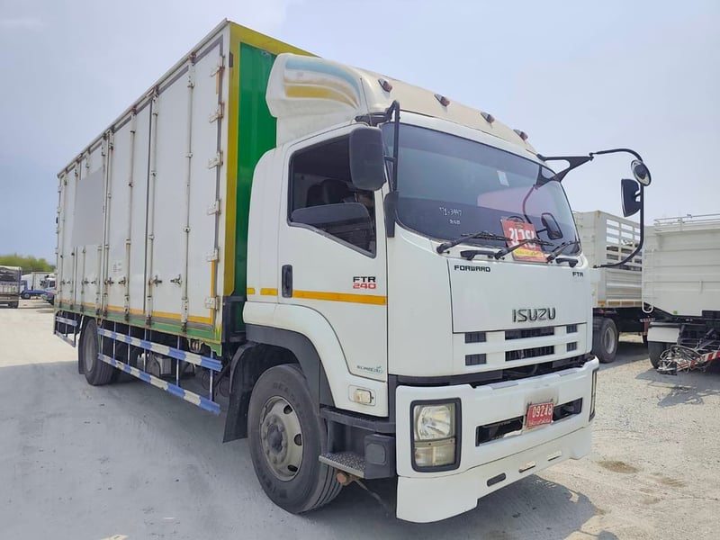 หกล้อตู้สิบบาน ISUZU FTR 240 ปี 2559 (3447)