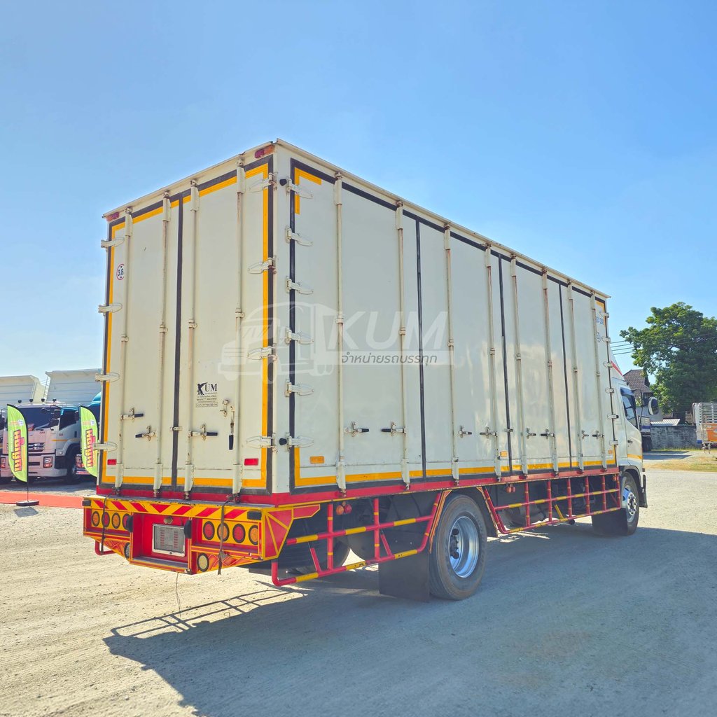 หกล้อตู้สิบบาน HINO FG8J 212 แรง ปี 2556 (0988)