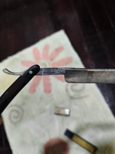 มีดสะบัดหนังงานเก่า 1,500บาท