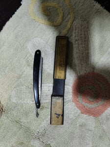 มีดสะบัดหนังงานเก่า 1,500บาท