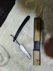 มีดสะบัดหนังงานเก่า 1,500บาท