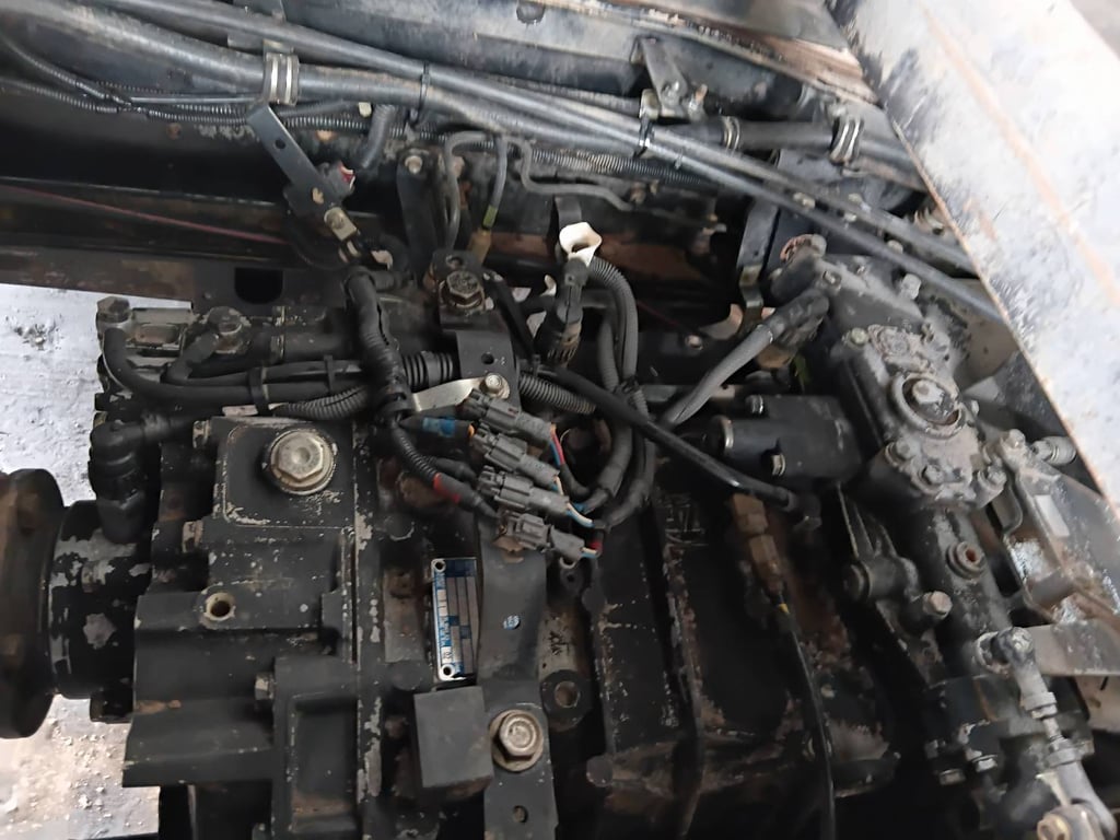 ISUZU 360 360แรงม้า รถบรรทุก 10ล้อ ดั้มพ์ ปี2014 เลขไมล์น้อยกว่า 500,000 กม. ISUZU 360 360แรงม้า รถบรรทุก 10ล้อ ดั้มพ์ ปี2014 เลขไมล์น้อยกว่า 500,000 กม.