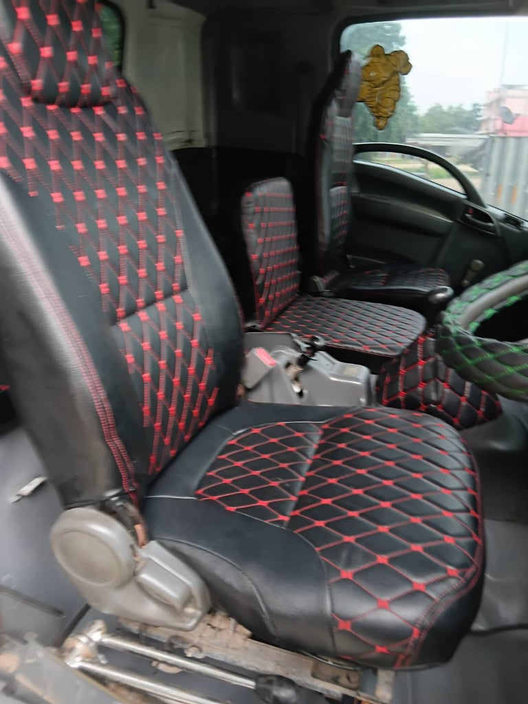 ISUZU 360 360แรงม้า รถบรรทุก 10ล้อ ดั้มพ์ ปี2014 เลขไมล์น้อยกว่า 500,000 กม. ISUZU 360 360แรงม้า รถบรรทุก 10ล้อ ดั้มพ์ ปี2014 เลขไมล์น้อยกว่า 500,000 กม.