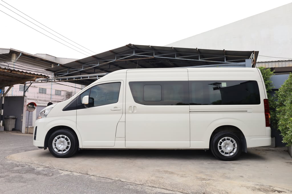 TOYOTA COMMUTER 2.8 2021 (สภาพเดิมๆ จากศูนย์) TOYOTA COMMUTER 2.8 2021 (สภาพเดิมๆ จากศูนย์)