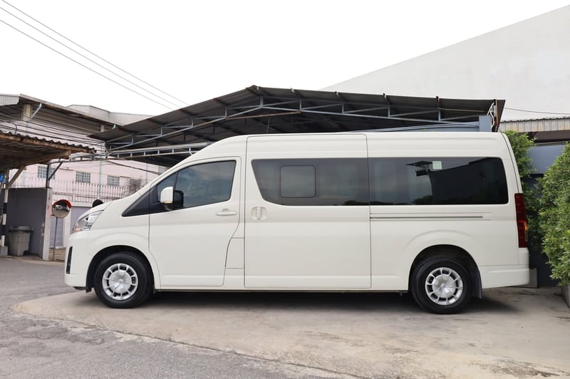 TOYOTA	COMMUTER	2.8 	2021 (สภาพเดิมๆ จากศูนย์)