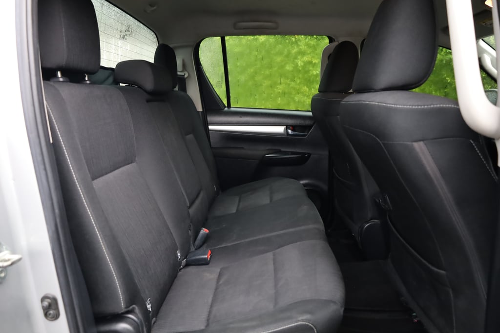 TOYOTA	REVO D-CAB 2.4 ENTRY PRERUNNER 2021 (เกียร์ออโต้)