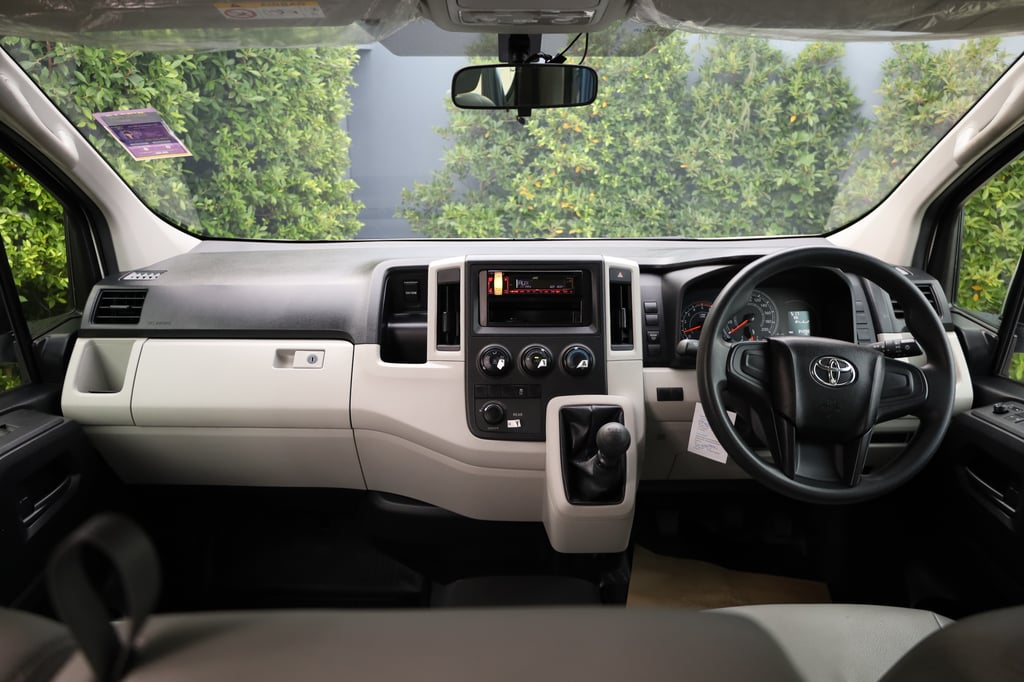 TOYOTA COMMUTER 2.8 2021 (สภาพเดิมๆ จากศูนย์) TOYOTA COMMUTER 2.8 2021 (สภาพเดิมๆ จากศูนย์)