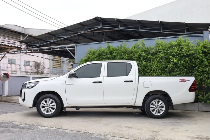 TOYOTA	REVO D-CAB 2.4 MID STD Z EDITION 2020 (เกียร์ออโต้)