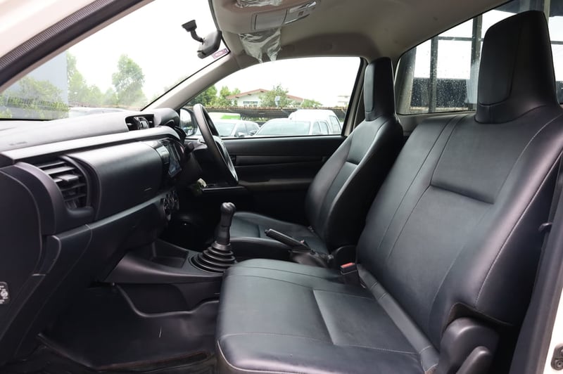 TOYOTA	REVO STANDARD CAB 2.4 ENTRY 2023 (เกียร์ธรรมดา)