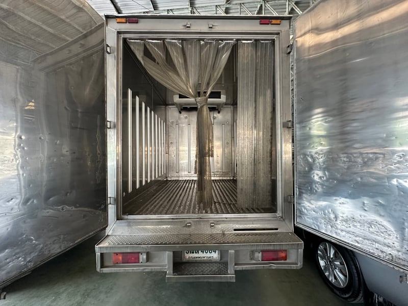 TOYOTA REVO STANDARD CAB CHASSIS 2.4 ENTRY 2023 (CARGO BOX ทรงสูงติดแอร์)