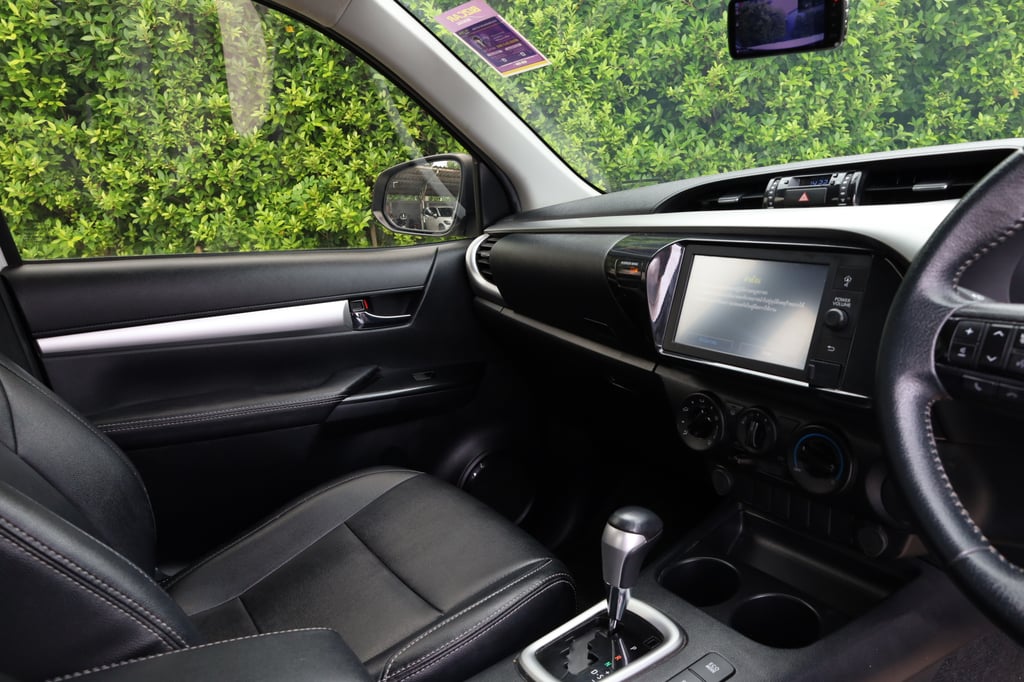 TOYOTA	REVO D-CAB 2.4 MID STD Z EDITION 2020 (เกียร์ออโต้)