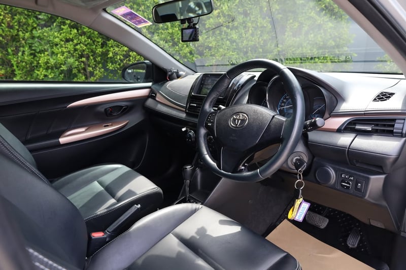 TOYOTA	VIOS 1.5 MID 2022 (รถครบสัญญามือเดียว)